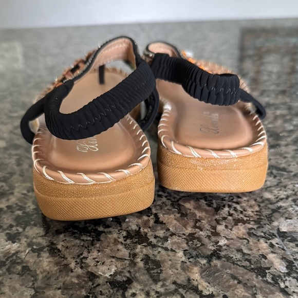Kinlida Embellished Black and Tan Sandals NWOT 9 - Picture 7 of 10